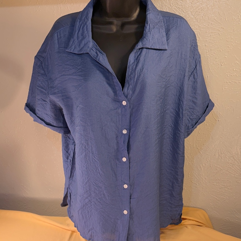 SHEIN blue women’s top size large button-down, cuffed short sleeves